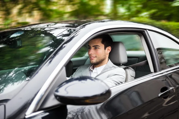 Mann fährt Auto — Stockfoto