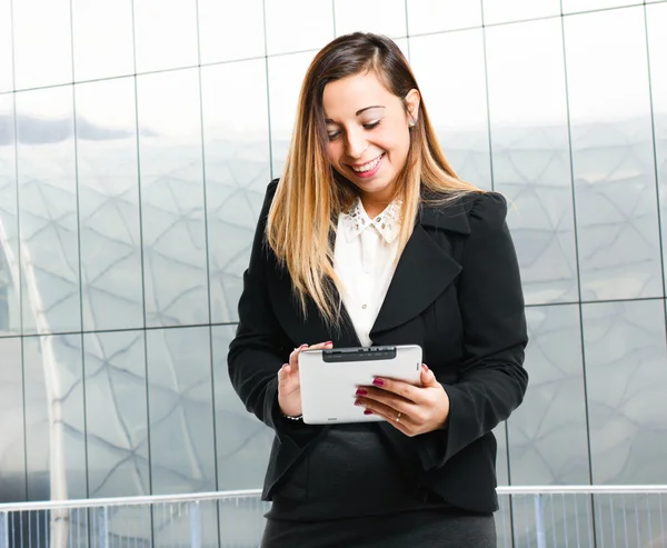 Woman using a tablet — Stock Photo, Image