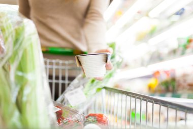 Alışveriş arabası.