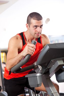 Fitness yapan erkek