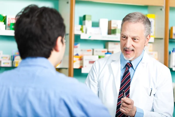 Apotheker op het werk — Stockfoto