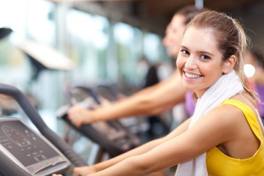 Fitness yapıyor