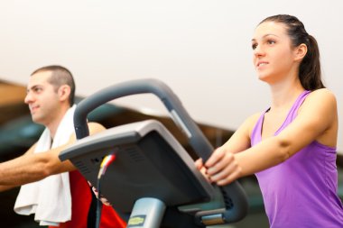Fitness yapıyor