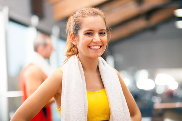 Girl smiling in a fitness club — Stock Photo, Image