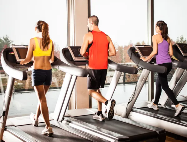 Running on treadmills — Stock Photo, Image