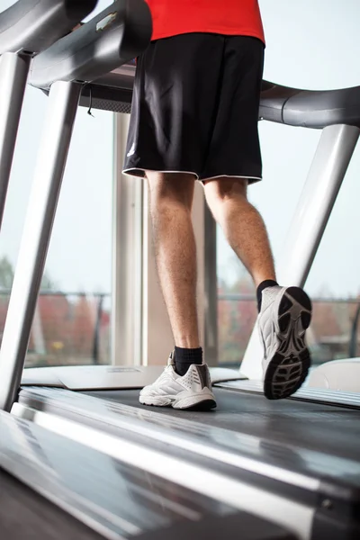 Man running on a treadmill — Stock Photo, Image