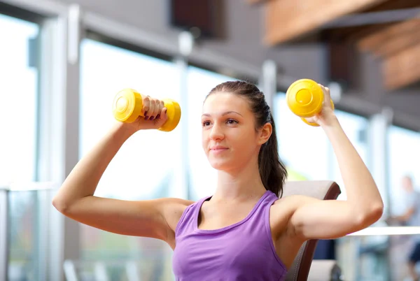 Mujer haciendo fitness — Foto de Stock