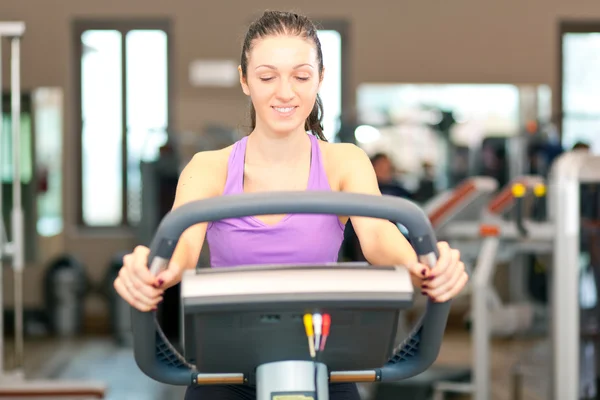 Mulher fazendo fitness — Fotografia de Stock