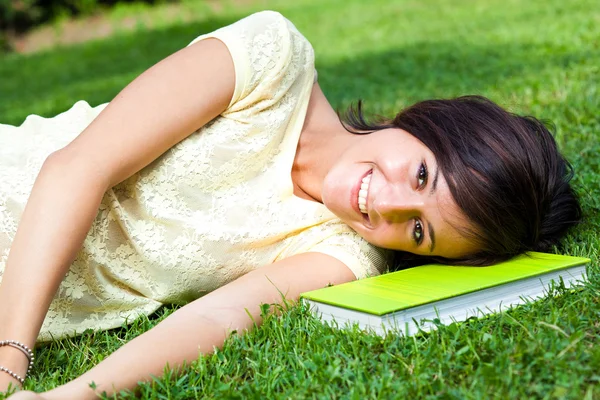 Estudiante relajante — Foto de Stock