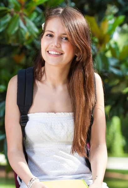 Retrato estudantil sorridente — Fotografia de Stock