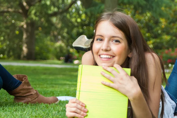 Hermoso retrato de chica — Foto de Stock