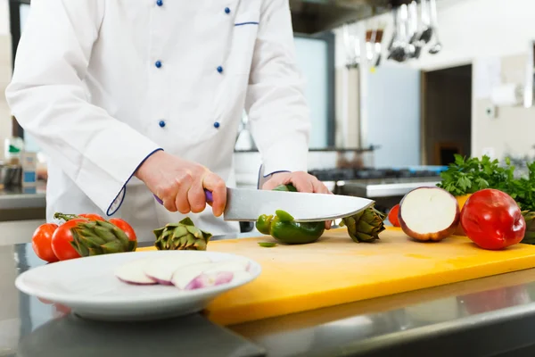 Chef-kok op het werk — Stockfoto