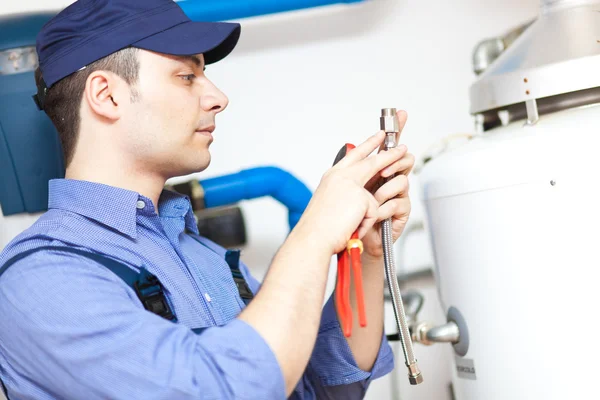 Hot-water heater service — Stockfoto