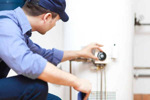 Hot-water heater service — Stock Photo, Image