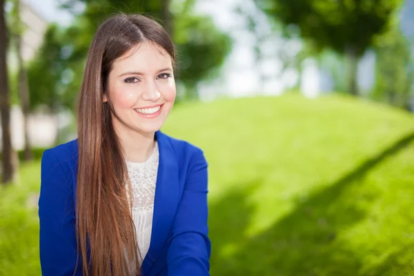 Ritratto di giovane donna — Foto Stock