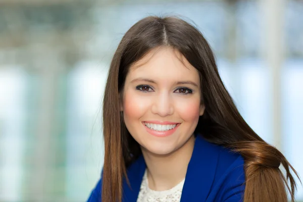 Retrato de mujer hermosa — Foto de Stock