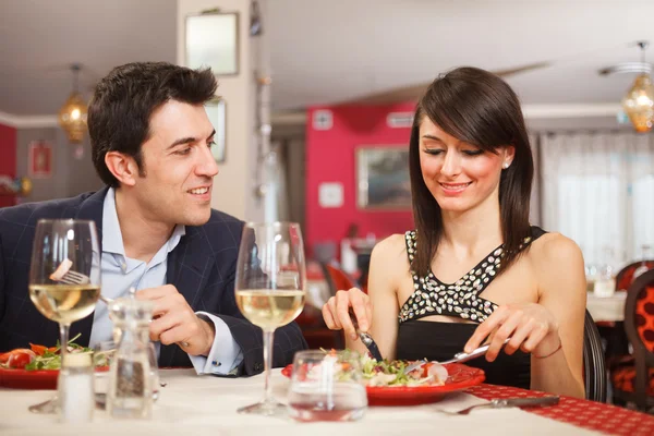 Paar beim Abendessen — Stockfoto