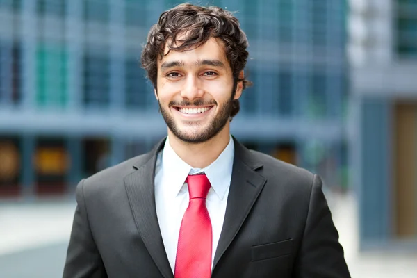 Joven hombre de negocios sonriente — Foto de Stock