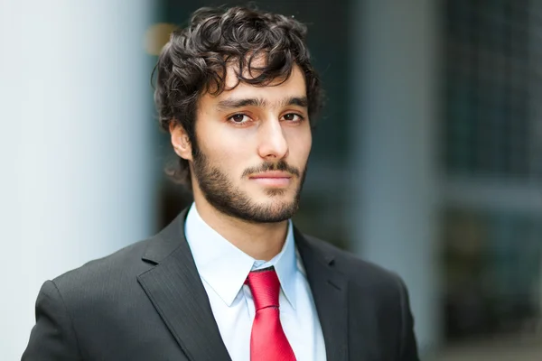 Joven hombre de negocios sonriente — Foto de Stock