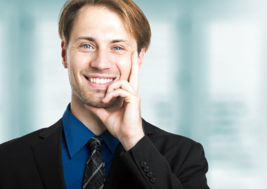 mavi gözler portre ile genç yakışıklı işadamı