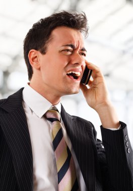 telefonu çığlık