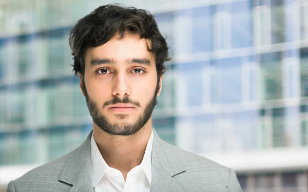 Retrato de hombre joven —  Fotos de Stock