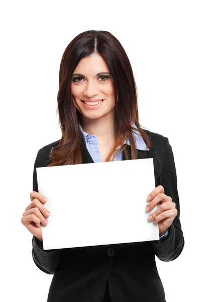 Hermosa empresaria sosteniendo una hoja de papel en blanco — Foto de Stock