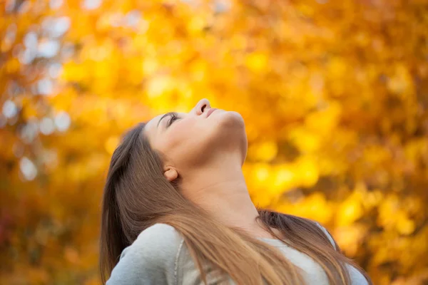 Autumn woman — Stock Photo, Image