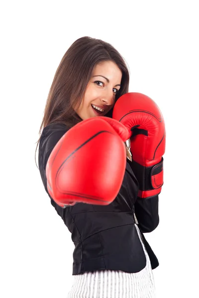 Portret van een gelukkige jonge vrouwelijke ondernemer dragen van bokshandschoenen tegen witte achtergrond — Stockfoto