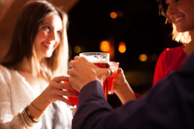 içki olan arkadaşlar