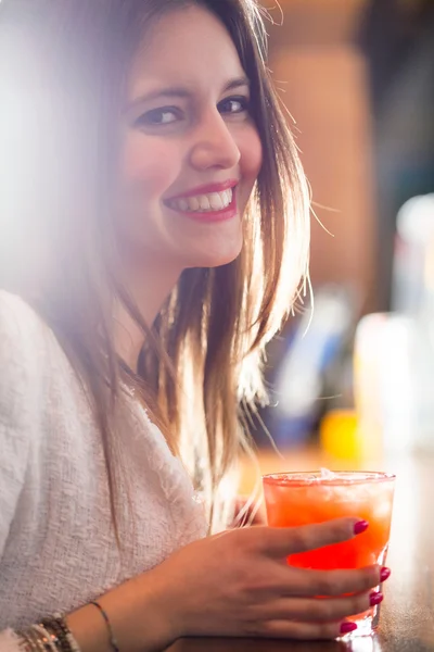 Woman holding a cocktail — Stock Photo, Image