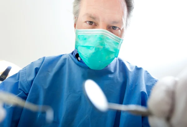 Zahnarzt bei der Arbeit — Stockfoto