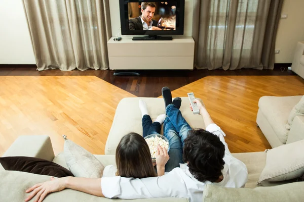 Couple watching a movie Royalty Free Stock Photos