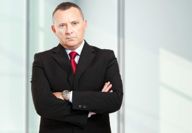 Olgun işadamı üzerinde beyaz izole