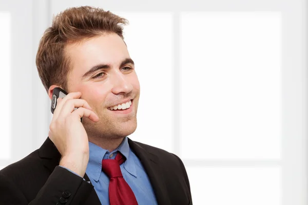 Empresario hablando por teléfono — Foto de Stock