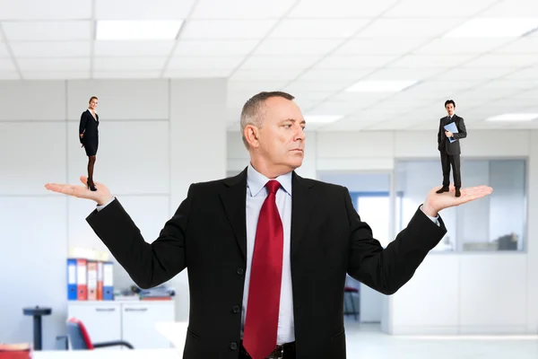 Businessman choosing a new employee — Stock Photo, Image