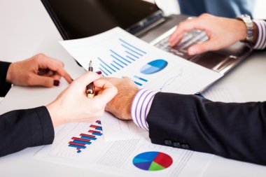 İş yerindeki iş adamları