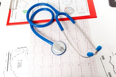 stetoskop bir Elektrokardiyogram üzerine