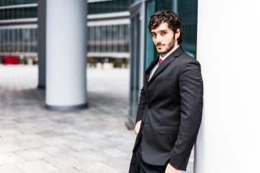 yakışıklı işadamı portresi