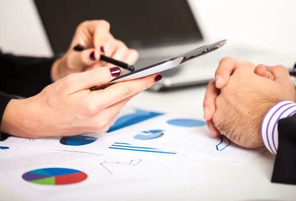 Geschäftsleute bei der Arbeit — Stockfoto