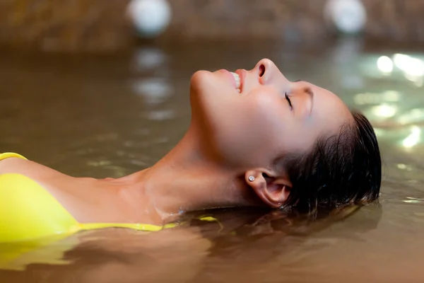 Beautiful woman relaxing in a jacuzzi — Stock Photo, Image