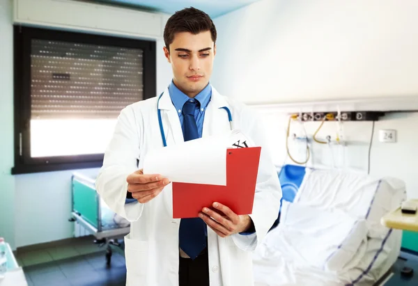 Médico en el trabajo — Foto de Stock