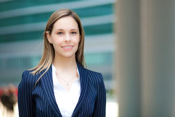 Mujer de negocios sonriente —  Fotos de Stock