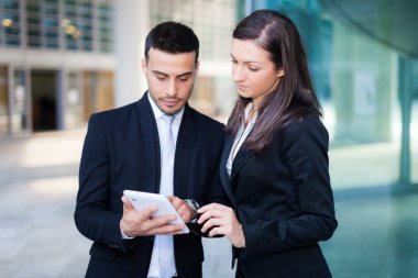 Dijital tablet kullanan kişiler