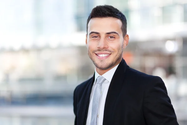Handsome businessman in the city — Stock Photo, Image