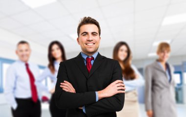 lider ekibinin önünde