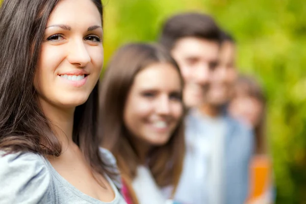 Studenten buiten — Stockfoto