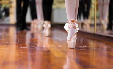 Ballet dancers feet on point clipart