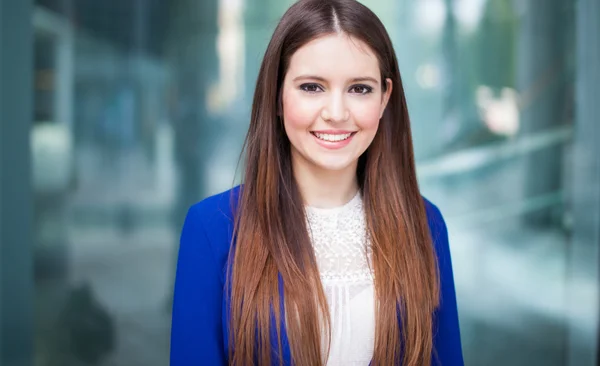 Hermosa mujer de negocios al aire libre — Foto de Stock