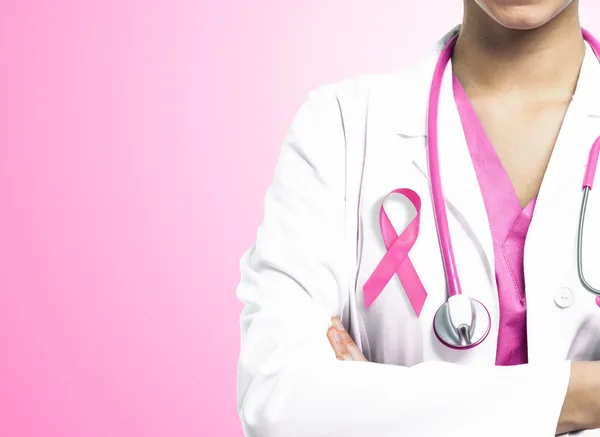Verpleegkundige met roze lint Stockafbeelding